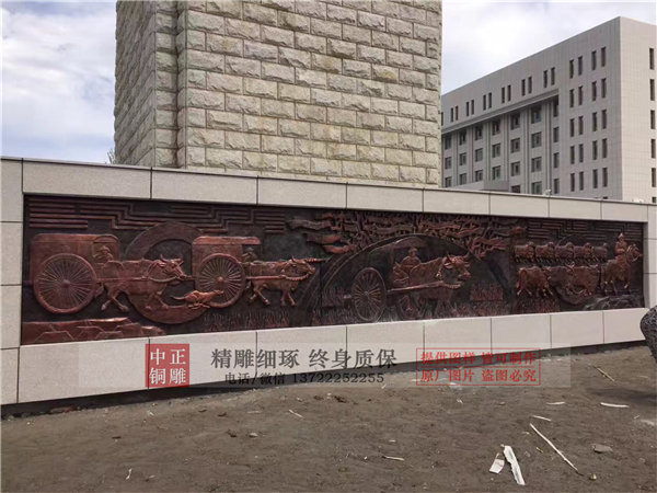 校園浮雕展現(xiàn)校園的內(nèi)在文化(圖1) 1-20122G54A11Y.jpg