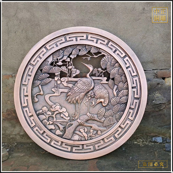 銅浮雕的設計都是以寺廟為主題(圖3) 1-22121Z9443N11.jpg